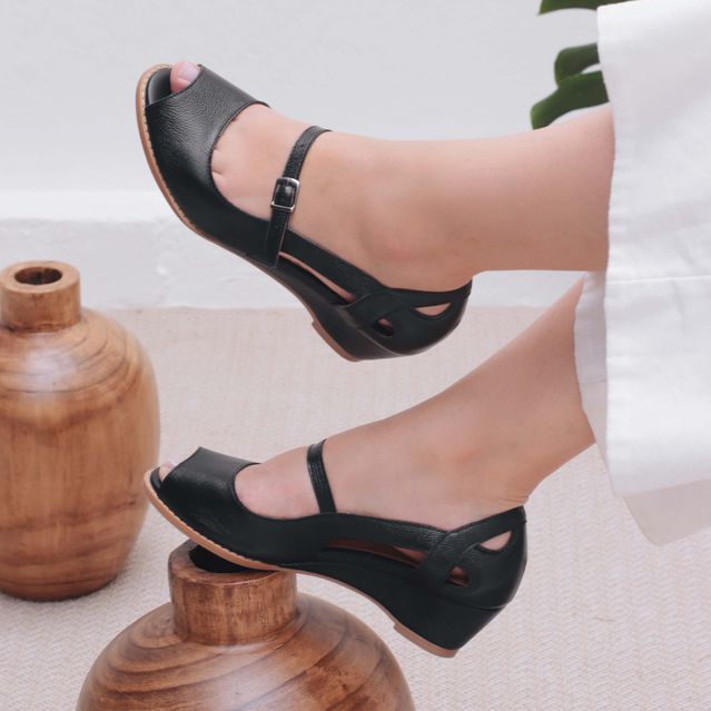 Sandália Anabela Couro Legítimo Preto - LUAU