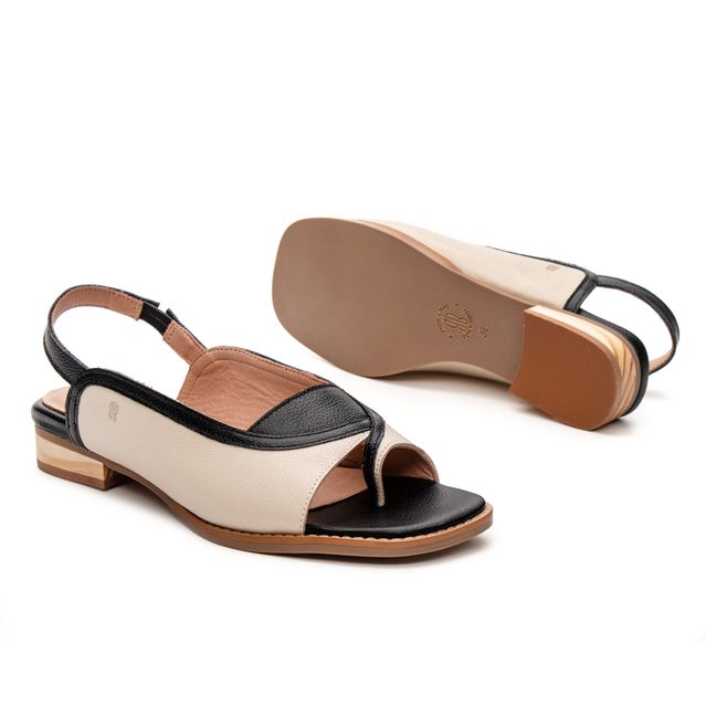 Sandália Rasteira - CALMA - Off White e Preta - 914.46