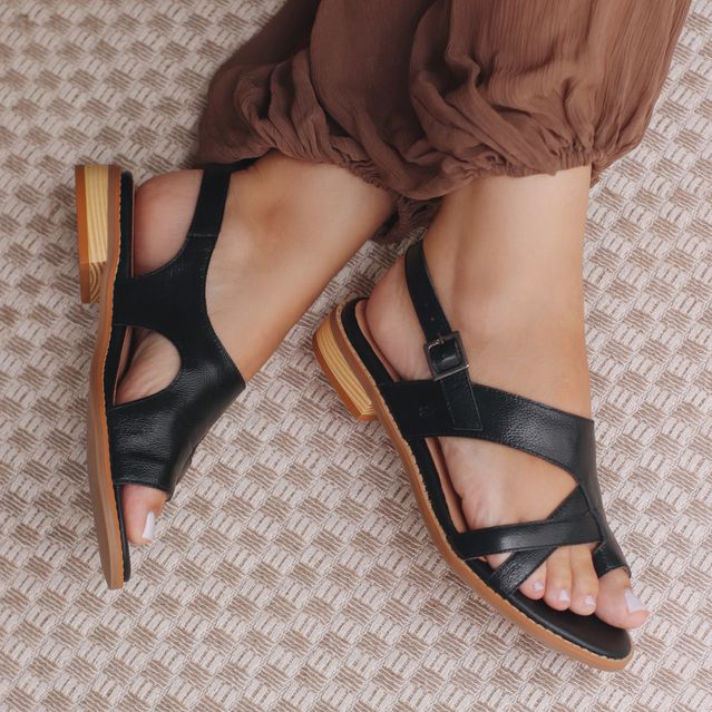 Sandália Rasteira - MOMENTO - Preta - 842.65 