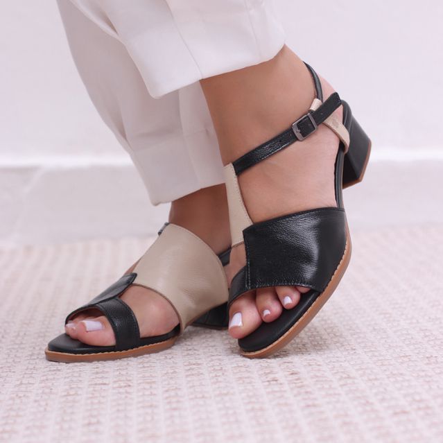Sandália Salto Baixo Preto e Off White- Rara - 965-09 