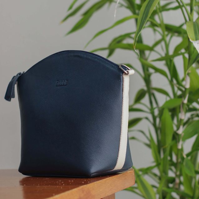 Bolsa de Couro - PAIXÃO - Azul Marinho e Off White