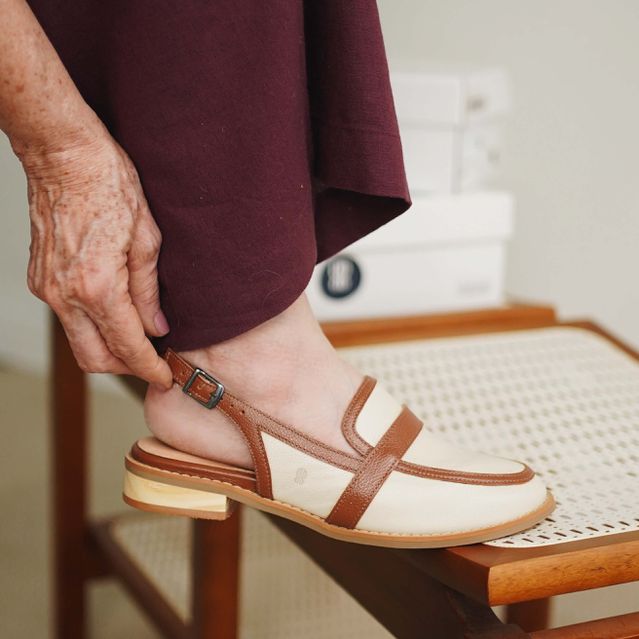 Mule - SERENO - Off White e Chocolate - 664.66