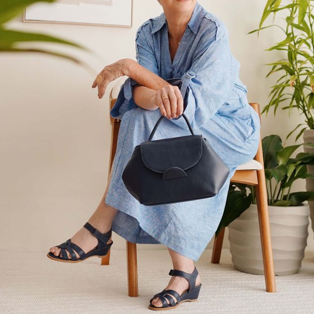 Sandália Anabela Couro Legítimo Azul Anil - MANDALA