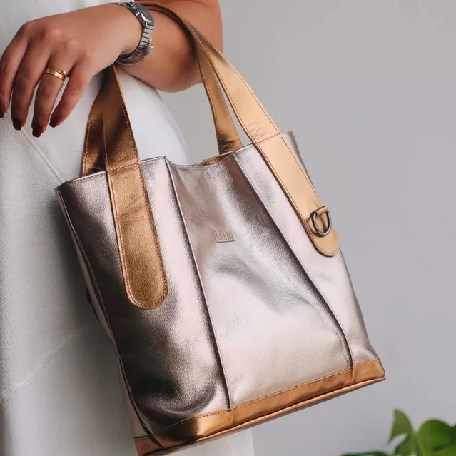 Bolsa de Couro - CELEBRAR - Champagne E Bronze