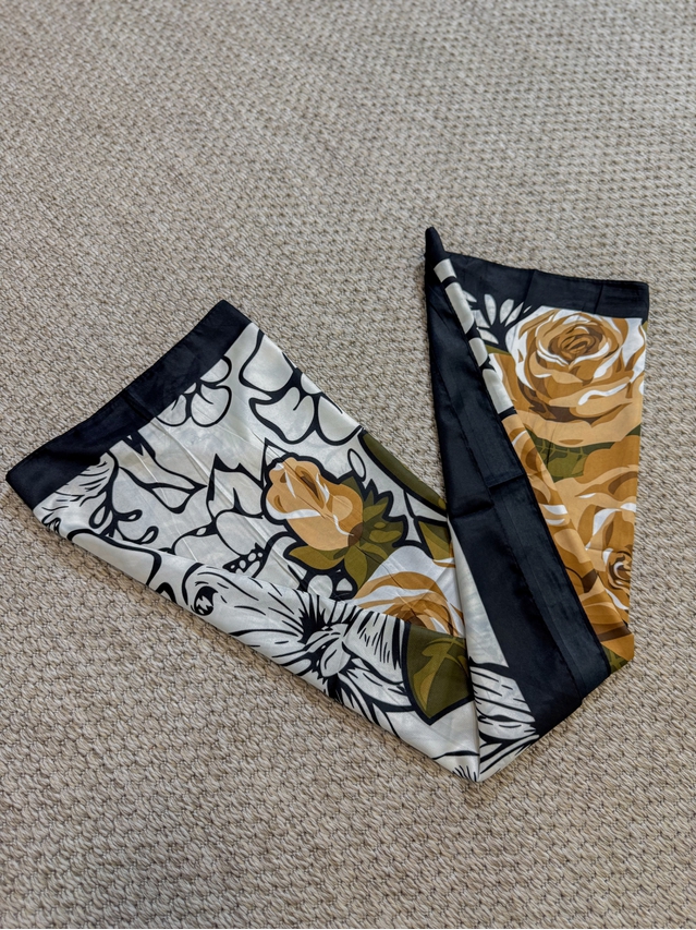 Lenço Seda Floral Preto