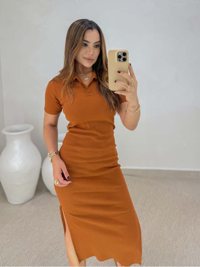 Vestido Canelado Gola Polo Caramelo