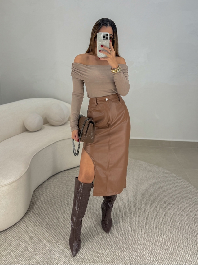 Saia Midi Fenda Couro Fake Café 