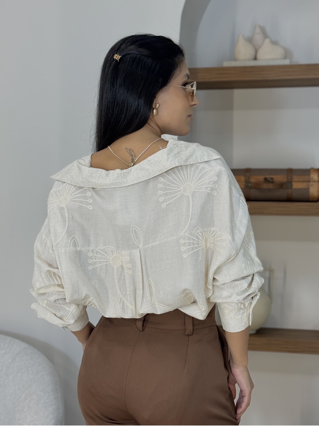 Camisa Viscolinho Bordada Areia