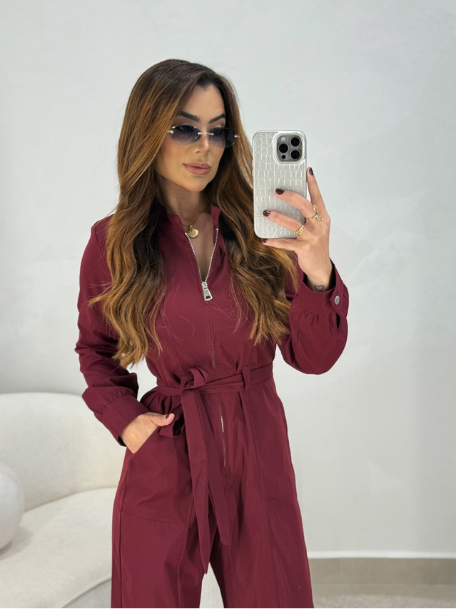 Macacão Manga Longa Aspen Cereja