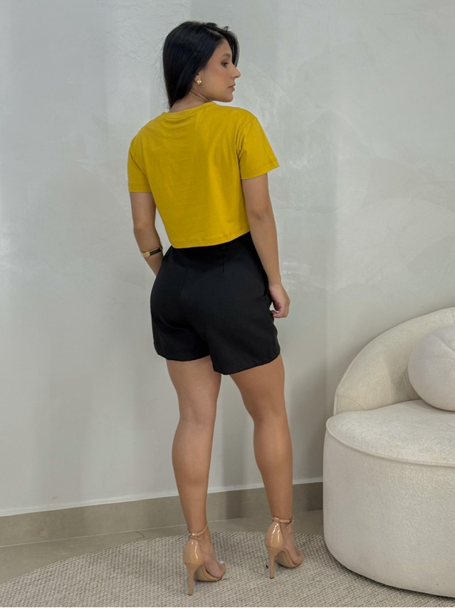 Camiseta Cropped Love Is Love Mostarda