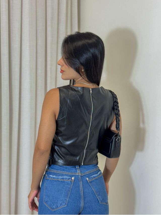Cropped Couro Fake Zíper Preto