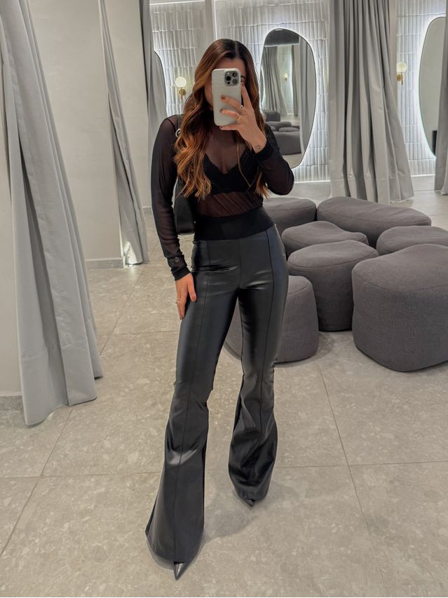 Calça Flare Couro Fake Preta