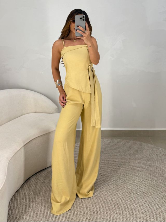 Macacão Fivela Monique Amarelo 