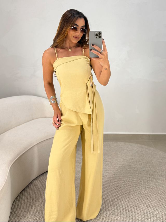 Macacão Fivela Monique Amarelo 