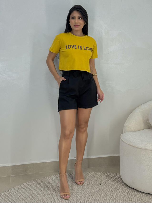 Camiseta Cropped Love Is Love Mostarda