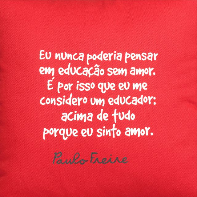 CAPA DE ALMOFADA PAULO FREIRE EDUCAÇÃO - Vermelha
