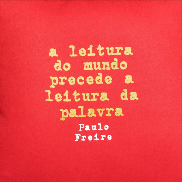 CAPA DE ALMOFADA PAULO FREIRE LEITURA - Vermelha