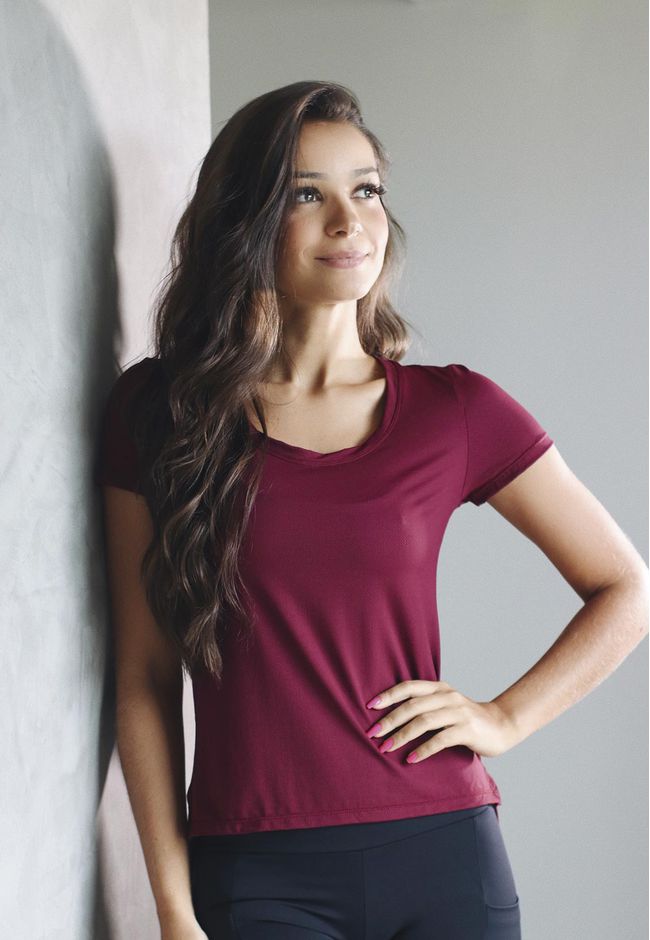 Blusa Fitness Frelith em Microfibra Trabalhada - BORDÔ