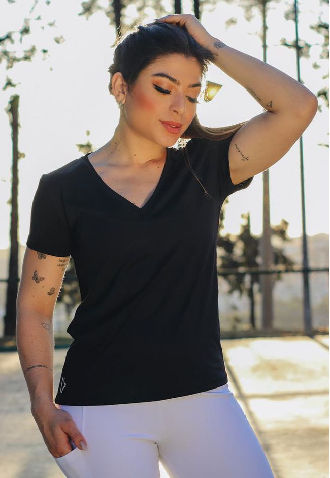 T-Shirt Frelith Gola V Fitness Lisa em Microfibra ... - FRELITH