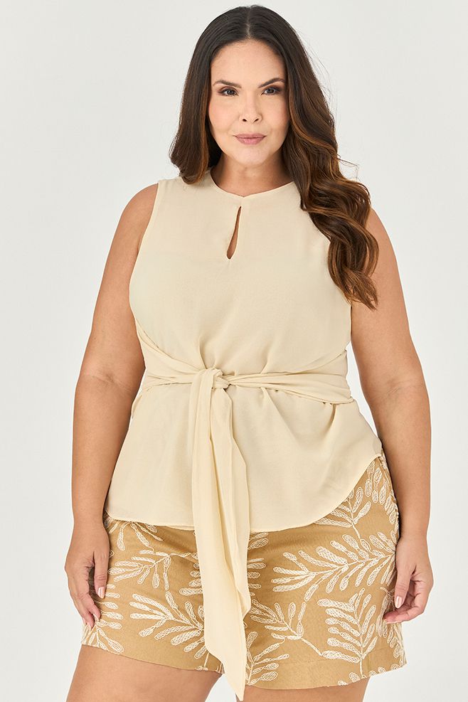 Short com Detalhe Bordado com Botão Flor - MySize - Sentir 