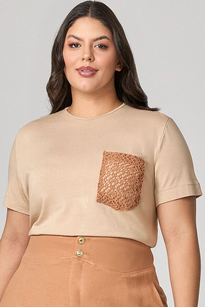 T-Shirt Malha com Detalhe Bolso MySize - Verano 