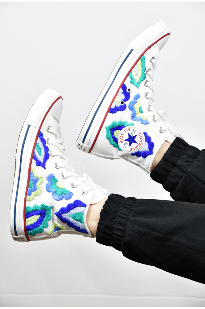 ALL STAR CANO ALTO BRANCO ÉTNICO COM FLORES TONS A... - BIAAGUILA