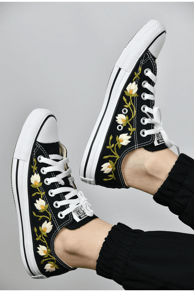 All Star Preto Flores em Botões Modelo Malta - BIAAGUILA