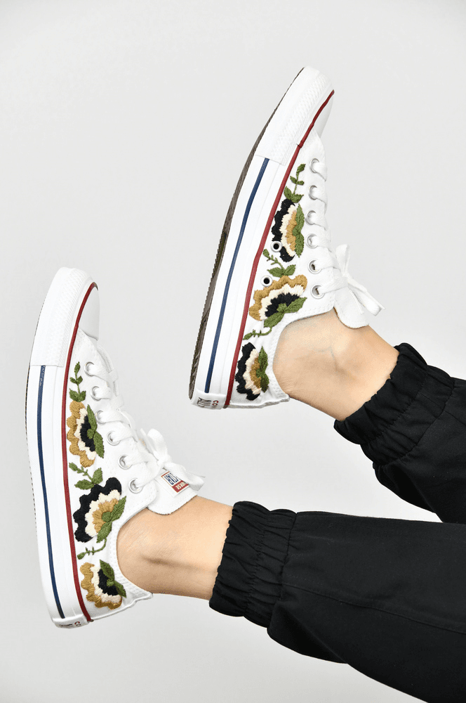 All Star Branco Cano Baixo Flores Charlotte Bege - BIAAGUILA