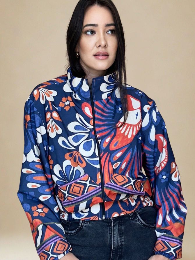Jaqueta Corta Vento Estampa Floral- Azul Es... - MeiMi Amores 