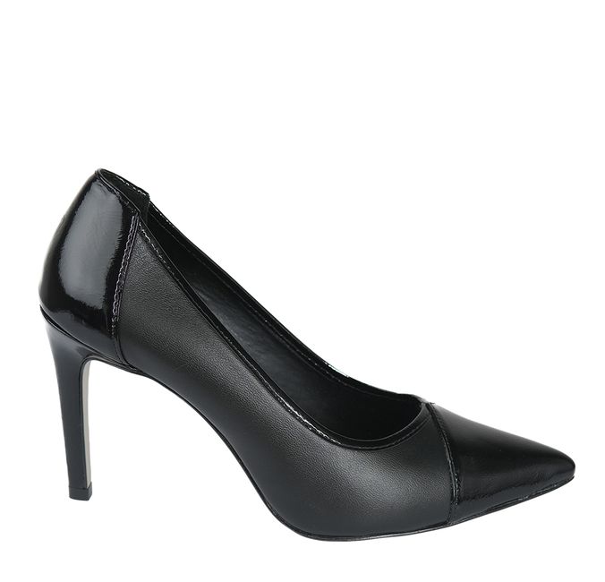 Scarpin Preto Salto Fino em Couro