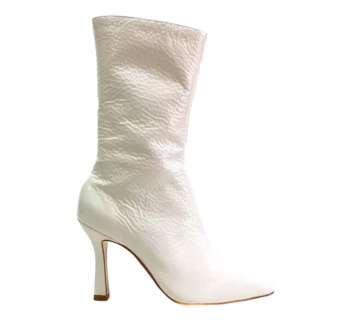 Bota Off White Verniz Couro Cano Médio Martina 