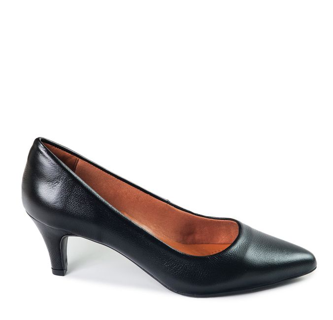 Scarpin Confort Salto Fino Preto em Couro Clarice