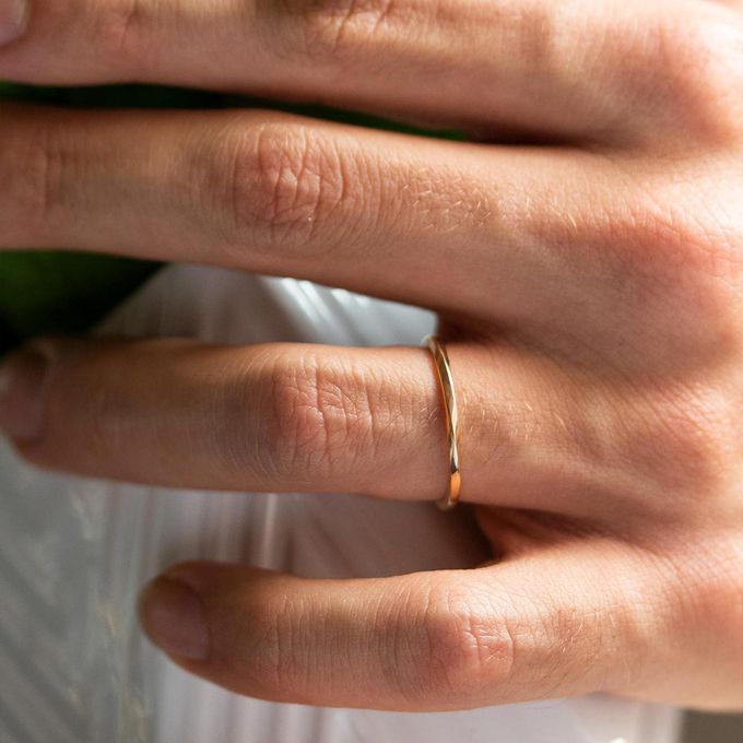 Aliança Casamento em ouro 1.5mm Torcida Cloe - Par 