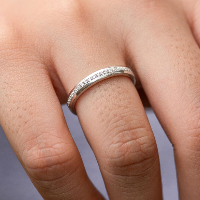 Aliança de Namoro Cravejada em Prata Esterlina 925 3mm com pedras Olivia - Unidade