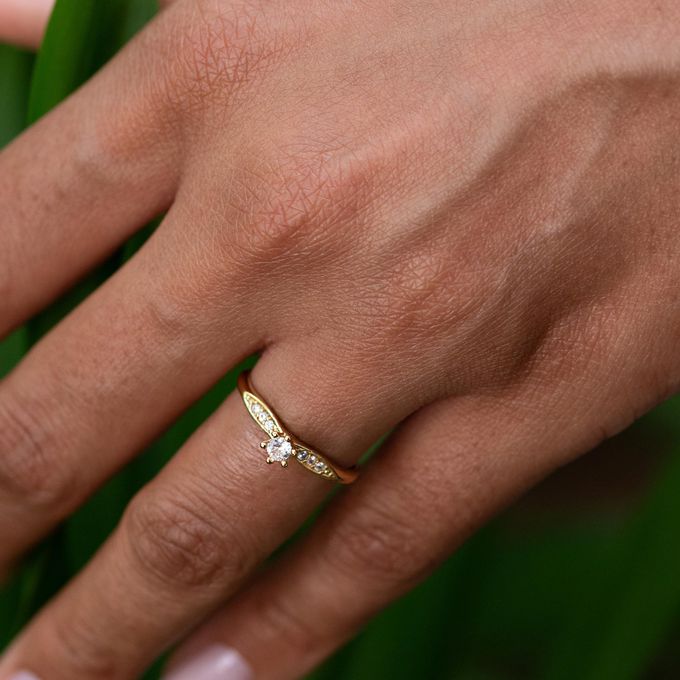 Anel Solitário Banhado a Ouro Deluxe