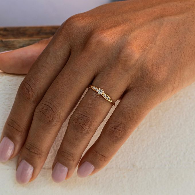 Anel Solitário Banhado a Ouro Deluxe