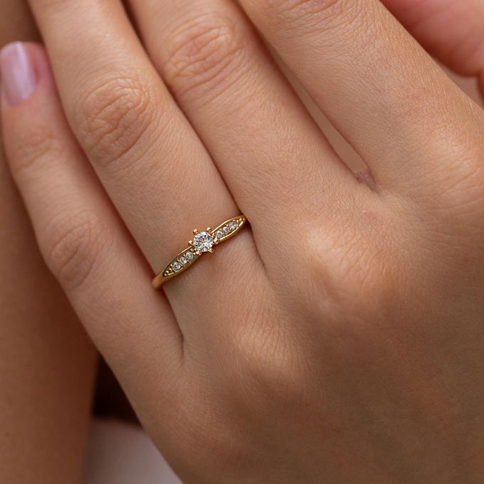 Anel Solitário Banhado a Ouro Deluxe