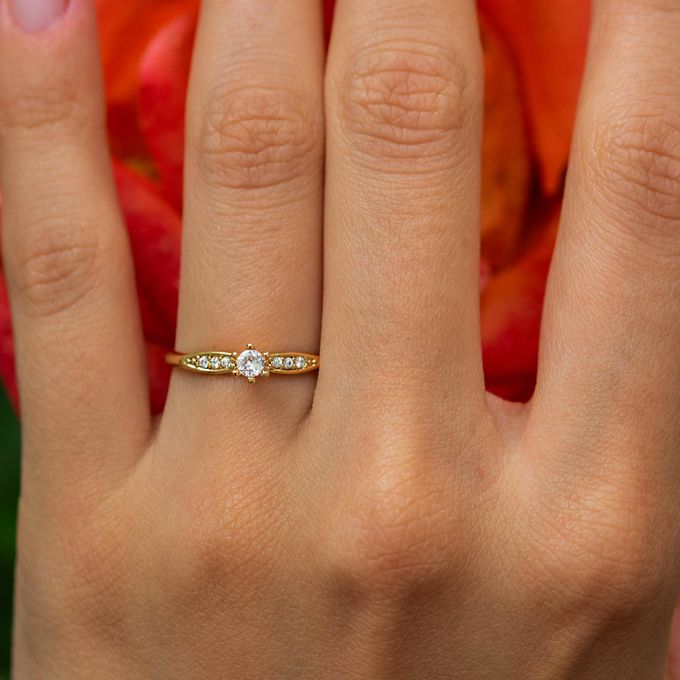 Anel Solitário Banhado a Ouro Deluxe