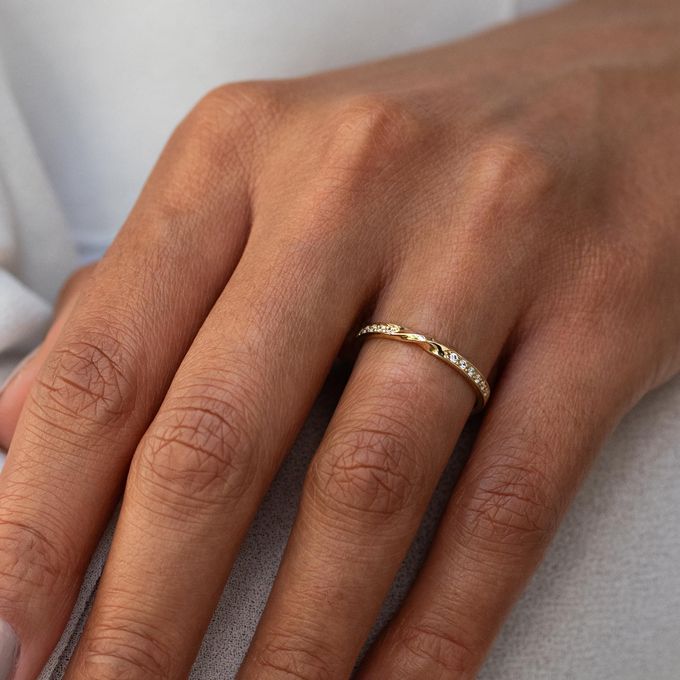 Aliança de Casamento em Ouro 2mm Cravejada Infinita - Unidade