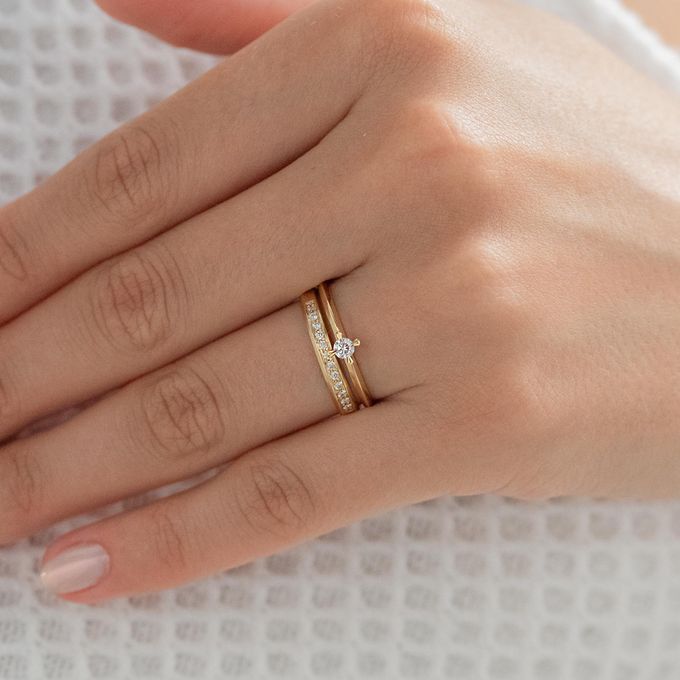 Aliança de Casamento em Ouro 3mm Chanfrado Pedras Helena - Par
