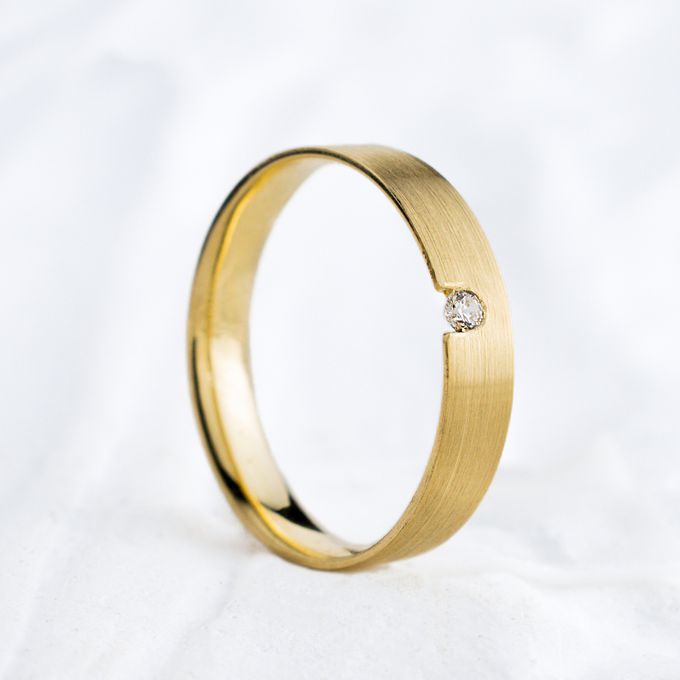 Aliança de Casamento Fosca em Ouro 3,5mm Cravejada Acabamento Acetinada e Corte Circular Alma - Unidade