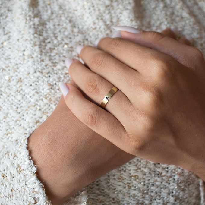 Aliança de Casamento Fosca em Ouro 3,5mm Cravejada Acabamento Acetinada e Corte Circular Alma - Unidade