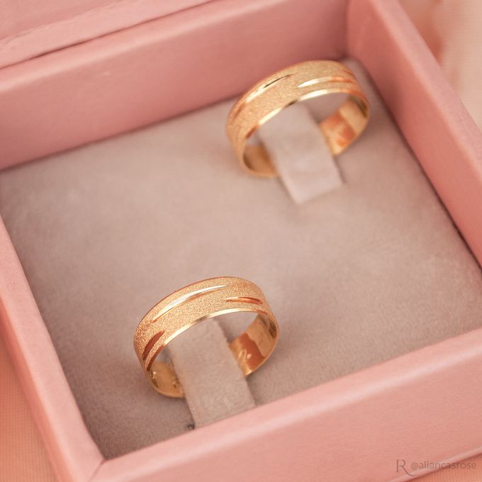 Aliança de Casamento em Ouro 6mm Fosco Diamantado Andrômeda - Par