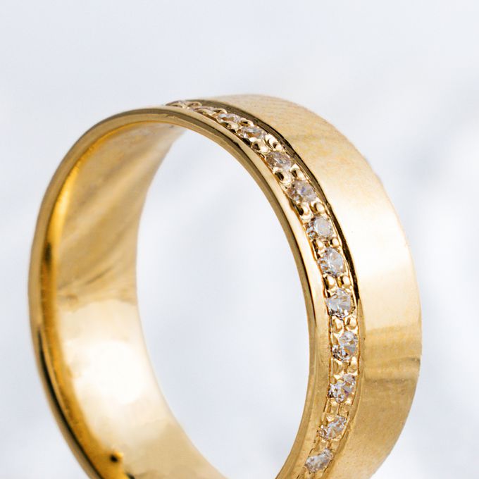 Aliança de Casamento em Ouro 5mm Frisos Pedras Charlote - Par