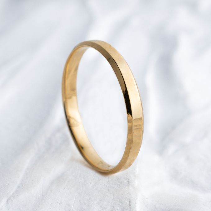 Aliança de Casamento em Ouro 3mm Chanfrado Pedras Helena - Par