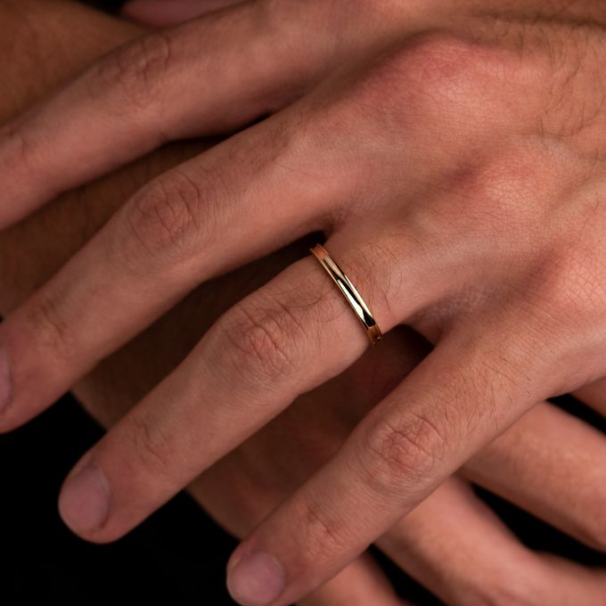 Aliança de Casamento Moderna em Ouro 2mm com Canaleta July - Unidade 