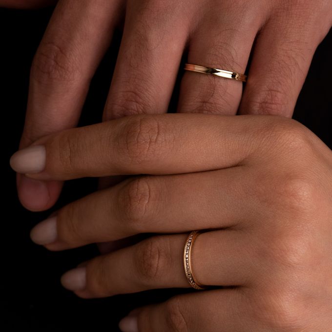 Aliança de Casamento em Ouro 2mm Cravação de Pedras July - Par