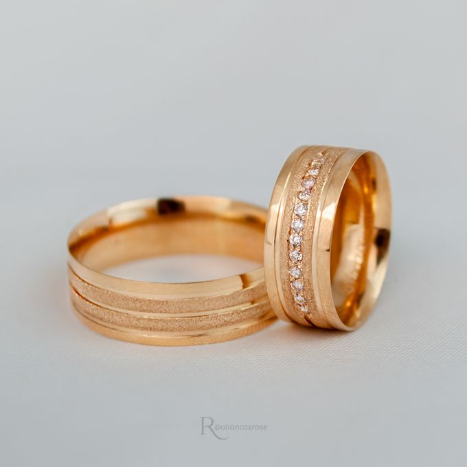 Aliança de Casamento em Ouro 6mm Pedras diamantado Loretta - Par