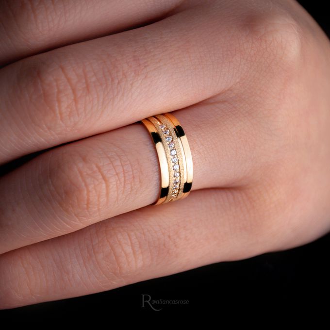 Aliança de Casamento em Ouro 6mm Pedras diamantado Loretta - Par