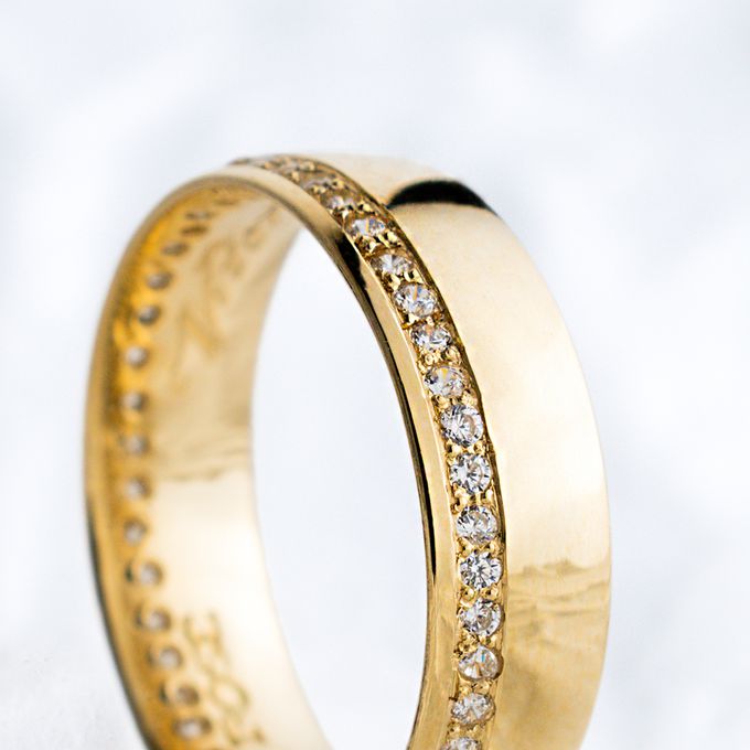 Aliança de Casamento em Ouro 6mm Abaulada Pedras Elizabeth - Par
